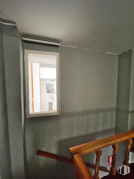 Local en alquiler en Barrio de la Concepción, Ciudad Lineal, Madrid, 28027 con ventana, madera, accesorio, suelo, sombra, madera dura, edificio, suelos, tintes y matices y tinte para madera alrededor