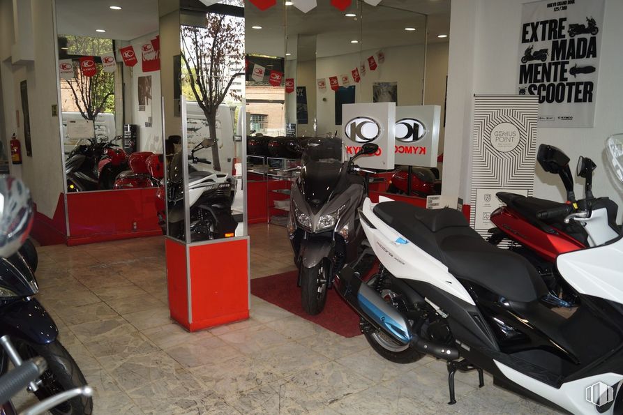 Local en venta en Calle López de Hoyos, 82, Chamartín, Madrid, 28002 con neumático, rueda, motocicleta, iluminación automotriz, neumático automotriz, vehículo motorizado, vehículo, diseño automotriz, modo de transporte y exterior automotriz alrededor