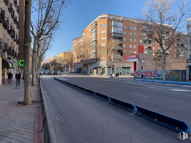 Local en venta en Avenida Ciudad de Barcelona, 178, Retiro, Madrid, 28007 con edificio, cielo, ventana, superficie de carretera, árbol, diseño urbano, asfalto, vía pública, barrio y acera alrededor