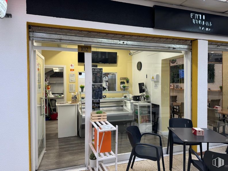 Retail for sale at Punta Galea, Las Rozas de Madrid, Madrid, 28290 with chair, table, kitchen & dining room table, interior design, ceiling, restaurant, customer, retail, fast food restaurant and shelf around