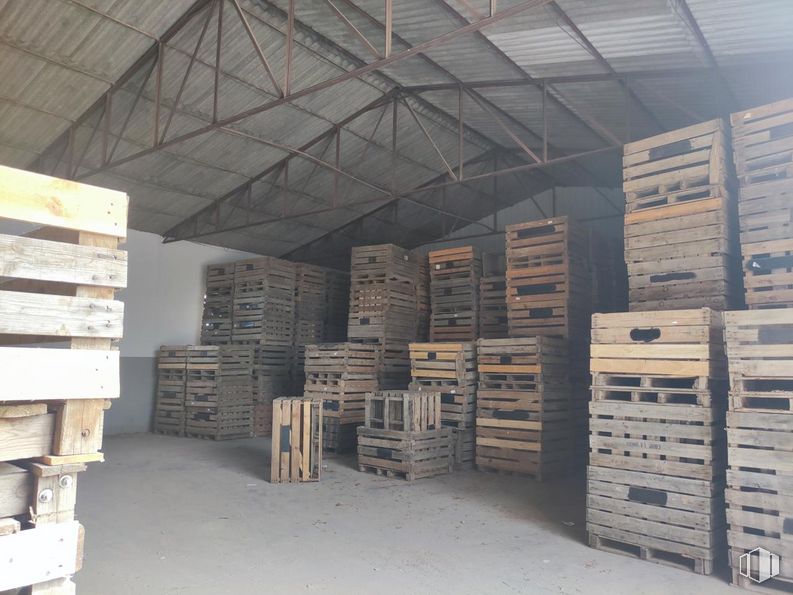 Industrial for sale at Paseo Estación, Villasequilla, Toledo, 45740 with packaged goods, wood, flooring, floor, hardwood, composite material, beam, lumber, warehouse and plywood around