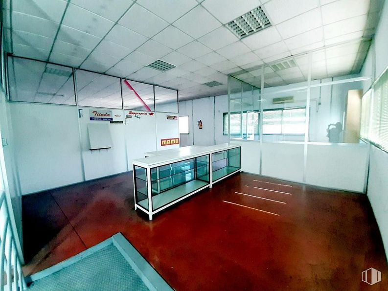 Oficina en alquiler en  Polígono Industrial El Palomo. , Fuenlabrada, Madrid, 28946 con mueble, accesorio, entrada, piso, suelo, vidrio, madera, rectángulo, techo, espacio y casa alrededor