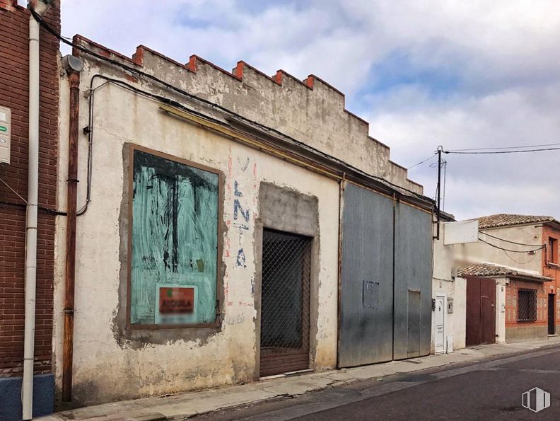 Industrial for sale at Centro Yuncos, Yuncos, Toledo, 45210 with window, door, house, sky, cloud, building, wood, road surface, residential area and rural area around