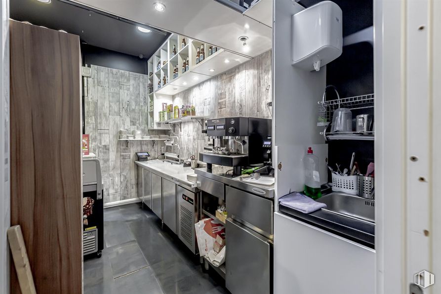 Local en alquiler y venta en Calle José Abascal, Chamberí, Madrid, 28003 con encimera, ebanistería, edificio, cocina, interiorismo, aparato de cocina, diseño automovilístico, inmobiliario, planta de interior y silla alrededor