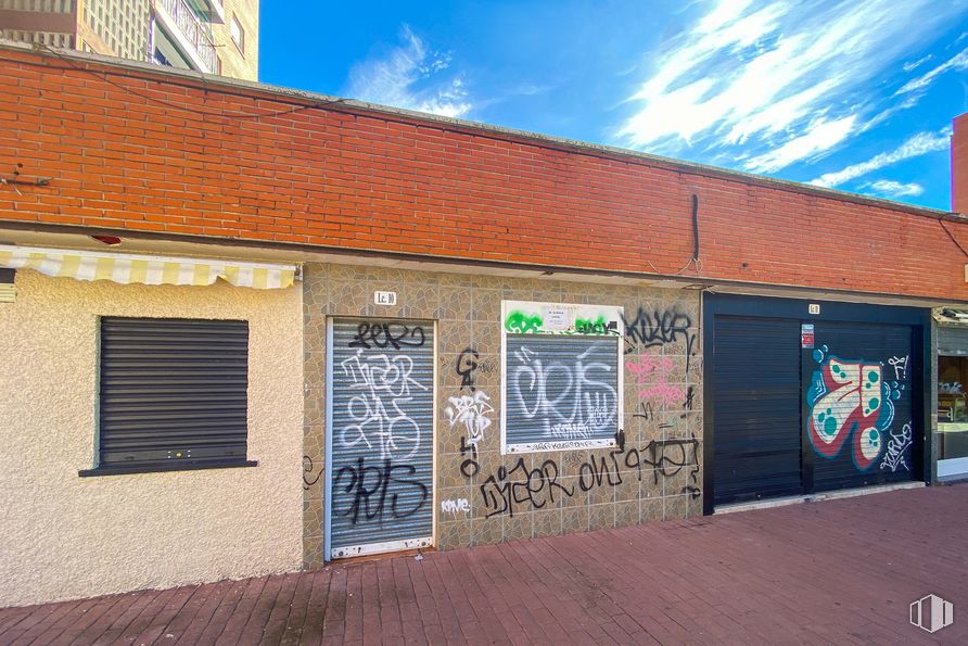 Local en alquiler en Plaza Santiago, 10, Humanes de Madrid, Madrid, 28970 con ventana, puerta, edificio, cielo, nube, día, azur, arquitectura, ladrillo y pintura alrededor