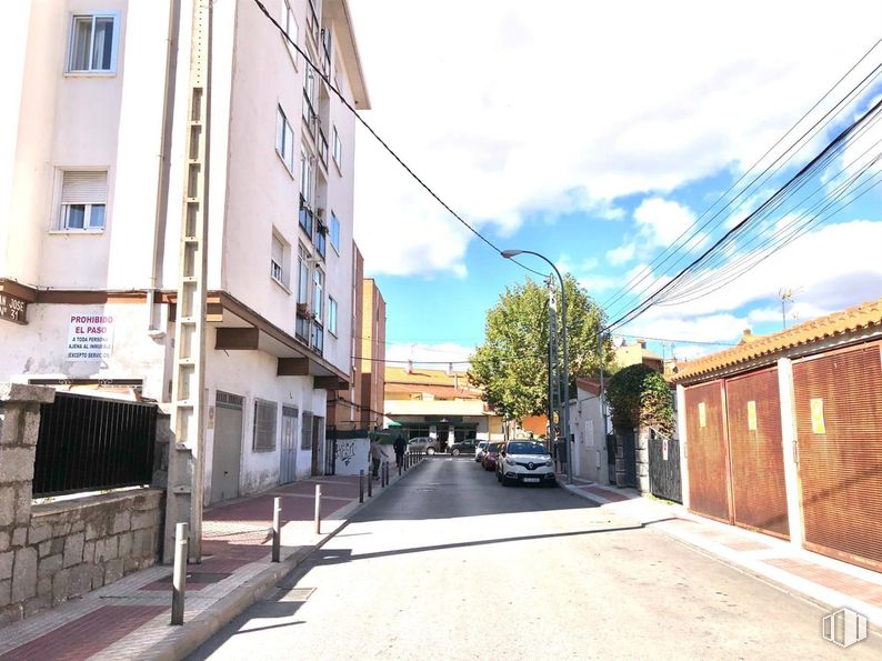 Retail for sale at Calle San José, 31, Collado Villalba, Madrid, 28400 with road surface, residential area, town, road, street, urban area, neighbourhood, asphalt, sidewalk and urban design around