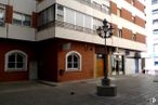 Retail for rent at Avenida Castilla La Mancha, Cuenca, 16003 with building, window, condominium, door, urban design, facade, street light, city, apartment and flooring around