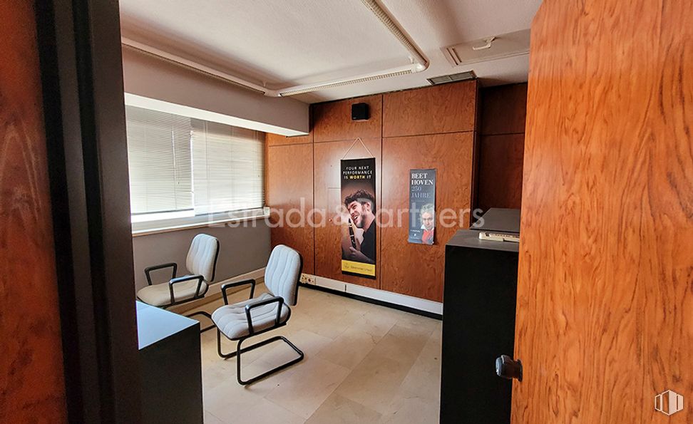 Nave en venta en Calle Cerrajeros, Villaviciosa de Odón, Madrid, 28670 con silla, propiedad, edificio, madera, puerta, interiorismo, ventana, suelo, accesorio y comodidad alrededor