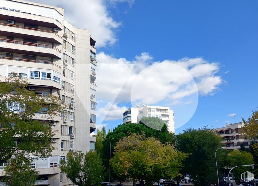 Office for sale at Carretera Canillas, Hortaleza, Madrid, 28043 with building, daytime, apartment, city, residential area, urban area, high-rise building, neighbourhood, architecture and condominium around