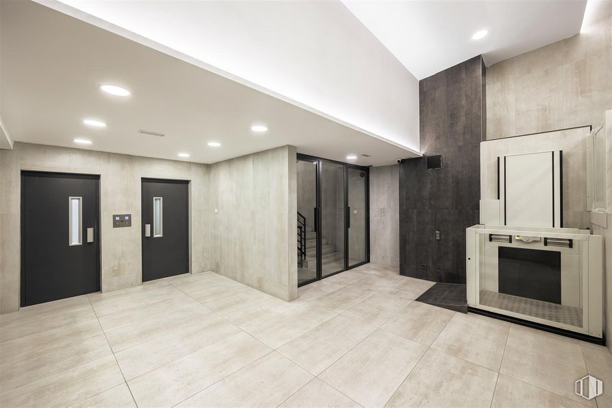 Oficina en venta en Calle Orense, 18-20, Tetuán, Madrid, 28020 con puerta, propiedad, edificio, ebanistería, interiorismo, suelos, suelo, hall, madera y pared alrededor