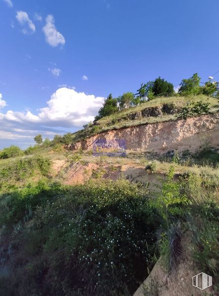 Land for sale at Camino Pililla, Horche, Guadalajara, 19140 with sky, cloud, plant, natural landscape, bedrock, slope, mountain, tree, terrain and grassland around