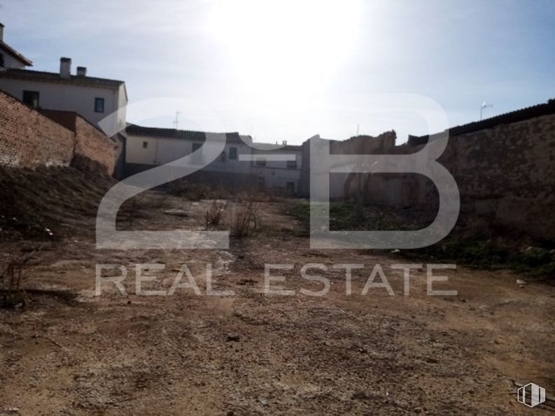 Land for sale at Calle Gabriel y Rufián, 21, Chinchón, Madrid, 28370 with house, building, sky, land lot, window, facade, road, landscape, grass and font around