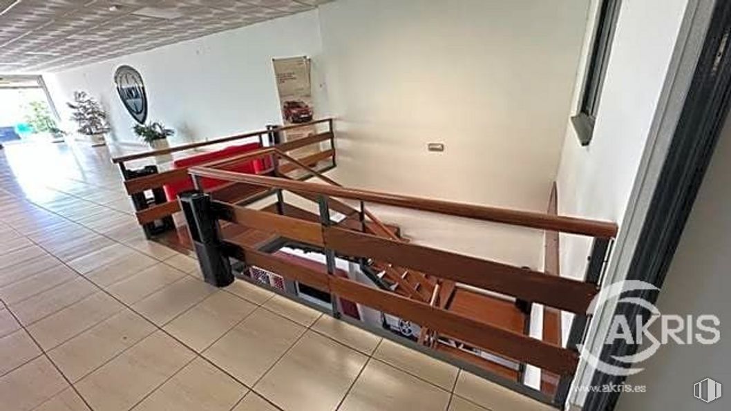 Nave en venta en Avenida Portugal, Talavera de la Reina, Toledo, 45600 con mueble, edificio, neumático, rueda, madera, suelo, suelos, madera dura, vehículo y tinte para madera alrededor