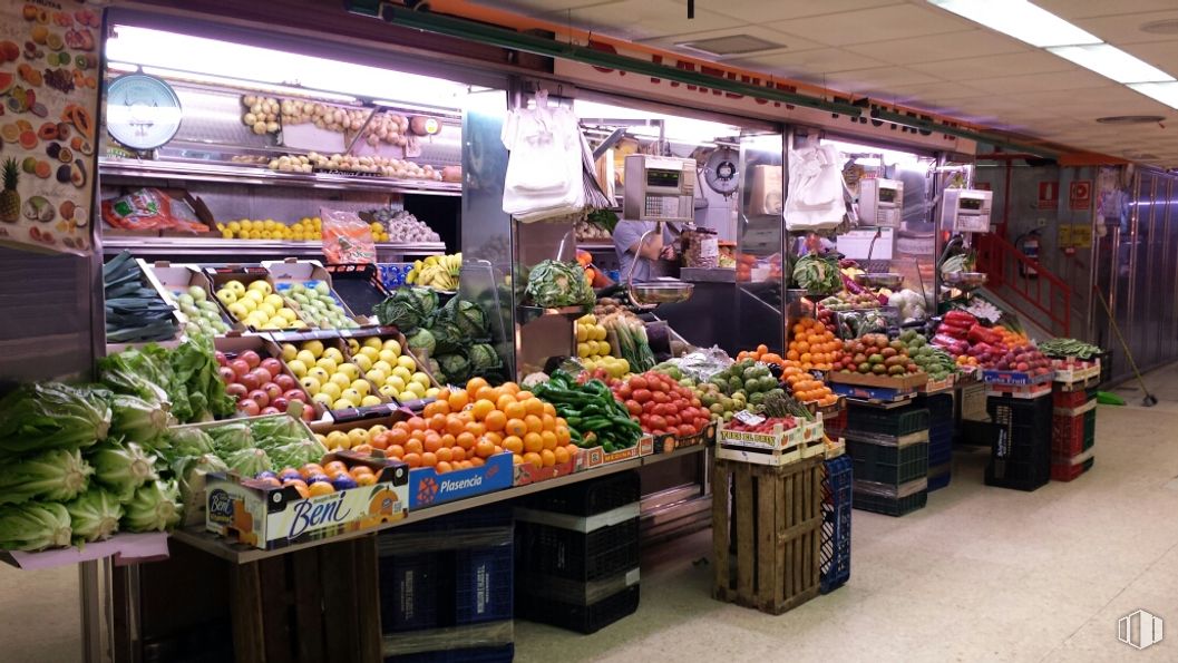 Local en venta en Calle San Cipriano, 14, Vicálvaro, Madrid, 28032 con comida, productos envasados, planta, edificio, fruta, venta, alimentos naturales, vendedor ambulante, alimentos integrales y verdulero alrededor