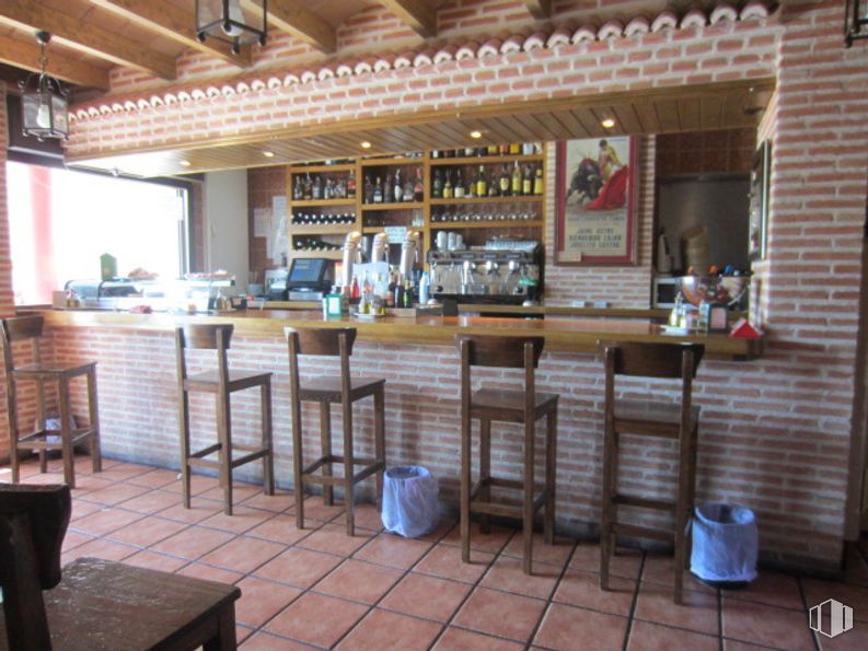 Retail for sale at C.C.Los Arenales, Los Arenales, El Casar, Guadalajara, 19170 with chair, lighting, furniture, table, wood, bottle, barware, shelf, hardwood and drinking establishment around