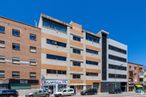 Oficina en alquiler y venta en Calle Emilio Muñoz, 7, San Blas - Canillejas, Madrid, 28037 con edificio, ventana, cielo, diseño urbano, condominio, bloque de pisos, vecindario, propiedad material, barrio residencial y edificio comercial alrededor