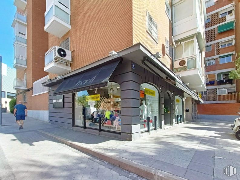 Local en alquiler en Calle Marroquina, Moratalaz, Madrid, 28030 con edificio, ventana, diseño urbano, superficie de la carretera, acera, toldo, fachada, edificio comercial, ciudad y carretera alrededor