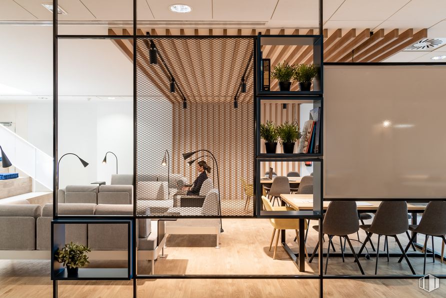 Oficina en alquiler en Calle Impresores, 20, Boadilla del Monte, Madrid, 28660 con silla, mesa, sofá, planta, mueble, edificio, encendiendo, diseño de interiores, madera, planta de casa y suelo alrededor