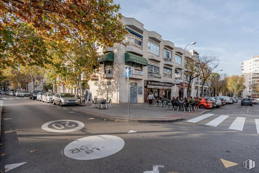 Retail for sale at Hortaleza - Canillas, Hortaleza, Madrid, 28043 with tree, transport, automotive exterior, neighbourhood, road, street, asphalt, urban design, thoroughfare and lane around