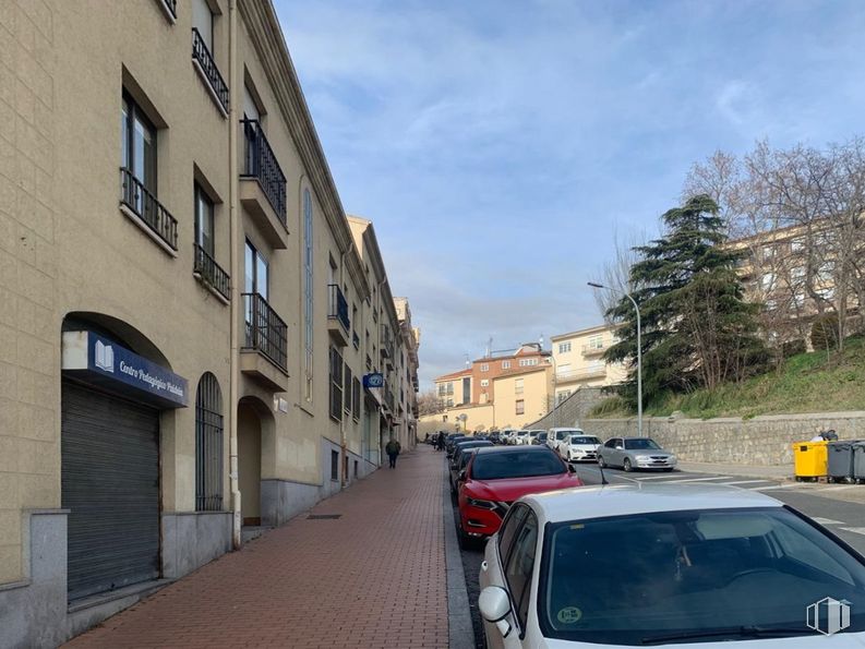 Local en venta en Paseo Santo Tomás, Ávila, 05003 con coche, ventana, cielo, vehículo, planta, edificio, nube, matrícula del vehículo, iluminación del automóvil y infraestructura alrededor