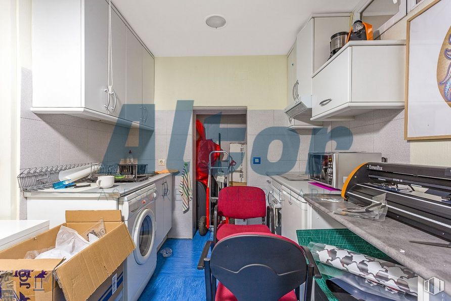 Local en venta en Calle Virgen del Portillo, Ciudad Lineal, Madrid, 28027 con lavadora, productos envasados, propiedad, ebanistería, edificio, pavimentos, piso, cocina, cajón y diseño automotriz alrededor