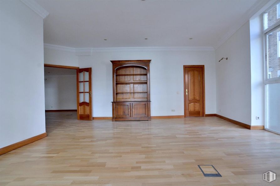 Oficina en venta en Paseo Castellana, Tetuán, Madrid, 28046 con puerta, accesorio, madera, hall, suelos, ventana, pintura, suelo, tinte para madera y madera dura alrededor