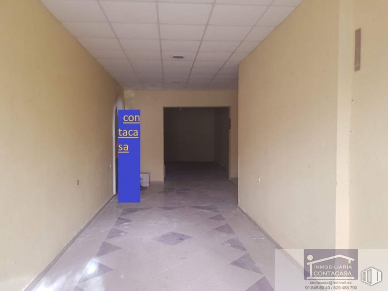 Retail for sale at Centro, Colmenar Viejo, Madrid, 28770 with fixture, hall, building, flooring, composite material, ceiling, concrete, tile flooring, paint and electric blue around