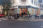 Retail for rent at Calle Hermosilla, Salamanca, Madrid, 28028 with person, car, chair, table, building, window, infrastructure, road surface, facade and vehicle around