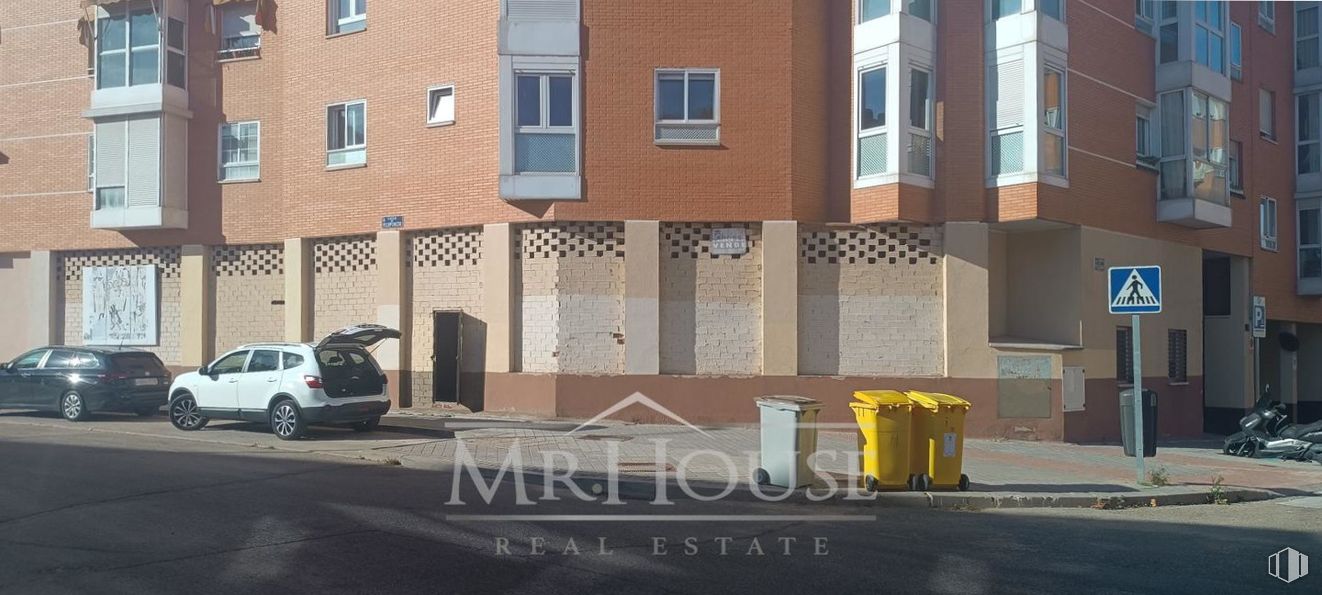 Local en venta en Calle Postdam, 1, Ciudad Lineal, Madrid, 28032 con ventana, neumático, coche, rueda, edificio, vehículo, asfalto, barrio, superficie de la carretera y pared alrededor