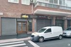 Local en venta en Calle Goya, Collado Villalba, Madrid, 28400 con coche, ventana, neumático, rueda, puerta, exterior del automóvil, luz de estacionamiento, iluminación del automóvil, sistema de ruedas para automóviles y luces traseras y de freno alrededor