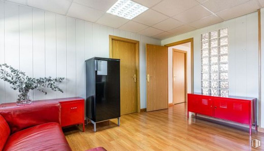 Oficina en venta en Calle María Zambrano, 3, Rivas-Vaciamadrid, Madrid, 28529 con refrigerador, cajonera, mueble, sofá, accesorio, hall, madera, puerta, planta y suelos alrededor