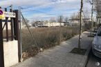 Land for sale at Calle Carpinteros, 2504, Boadilla del Monte, Madrid, 28660 with car, sky, cloud, plant, road surface, asphalt, tree, vehicle, automotive lighting and wire fencing around