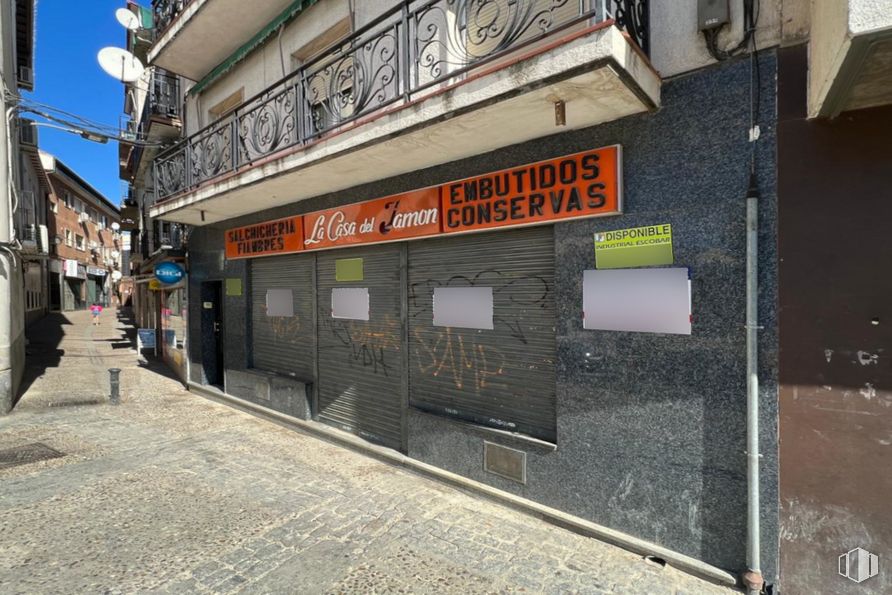 Local en alquiler en Plaza Constitución, 3, Arganda del Rey, Madrid, 28500 con edificio, ventana, superficie de la carretera, fachada, carretera, ciudad, acera, cielo, material compuesto y puerta alrededor