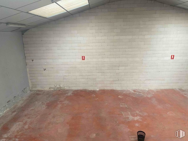 Industrial for sale at Zona Ajalvir, Ajalvir, Madrid, 28864 with light fixture, lighting, wood, flooring, building, floor, wall, composite material, building material and house around