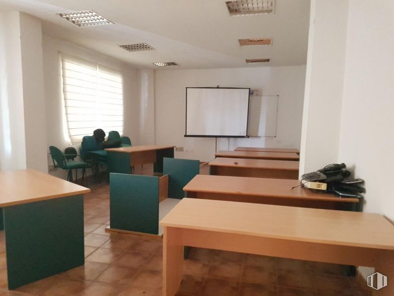 Office for sale at Avenida de Madrid, Toledo, 45003 with chair, whiteboard, desk, table, window blind, furniture, building, interior design, wood, floor, window and flooring around