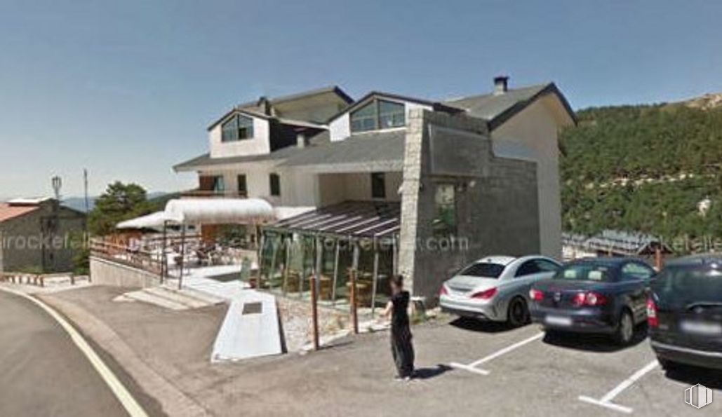 Retail for sale at Zona Puerto de Navacerrada, Cercedilla, Madrid, 28470 with car, house, person, automotive parking light, wheel, sky, tire, building, vehicle and vehicle registration plate around