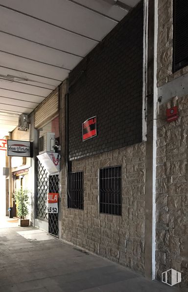 Local en alquiler y venta en Calle Orense, 8, Tetuán, Madrid, 28020 con ventana, planta de interior, planta, edificio, superficie de carretera, fachada, tintes y matices, arte, carretera y ciudad alrededor