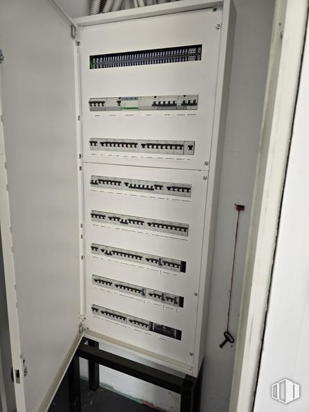 Local en venta en Centro, San Sebastián de los Reyes, Madrid, 28700 con gas, cableado eléctrico, fuente, máquina, electricidad, suministro eléctrico, ingeniería, servidor, gestión de cables y habitación alrededor