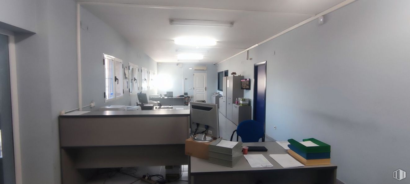 Industrial for rent at Polígono Vicolozano, Ávila, 05194 with light fixture, building, fixture, desk, table, space, flooring, ceiling, door and machine around