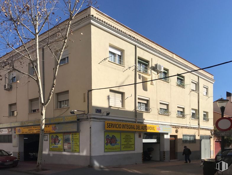 Local en alquiler en Calle Ramón y Cajal, 27, Getafe, Madrid, 28902 con edificio, ventana, cielo, barrio, propiedad material, área residencial, fachada, rueda, edificio comercial y ciudad alrededor