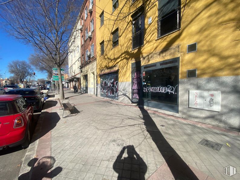 Retail for rent at Paseo Chopera, 47, Arganzuela, Madrid, 28045 with car, window, building, sidewalk, graffiti, paint, mural and street art around