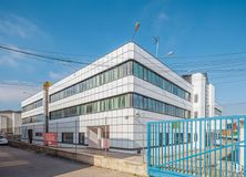 Office for sale & for rent at Calle Valportillo II, 7, Alcobendas, Madrid, 28100 with building, sky, cloud, urban design, flag, facade, city, electricity, commercial building and house around