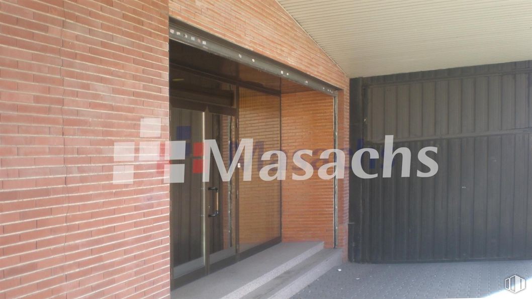 Nave en venta en Zona M-4 SUR, Usera, Madrid, 28041 con accesorio, madera, ladrillo, suelos, albañilería, inmobiliario, material compuesto, fachada, sombra y material de construcción alrededor