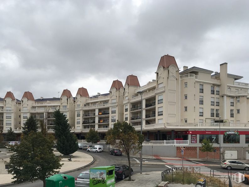 Retail for sale & for rent at Plaza Alegría, 1, Arganda del Rey, Madrid, 28500 with building, cloud, sky, daytime, window, car, plant, vehicle, urban design and condominium around