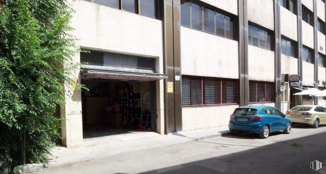 Oficina en venta en Zona estación, Pozuelo de Alarcón, Madrid, 28224 con coche, ventana, edificio, vehículo, neumático, rueda, exterior del automóvil, asfalto, fachada y inmobiliario alrededor