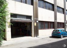 Office for sale at Zona estación, Pozuelo de Alarcón, Madrid, 28224 with car, window, building, vehicle, tire, wheel, automotive exterior, asphalt, facade and real estate around