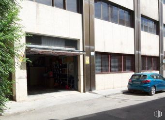 Oficina en venta en Zona estación, Pozuelo de Alarcón, Madrid, 28224 con coche, ventana, edificio, vehículo, neumático, rueda, exterior del automóvil, asfalto, fachada y inmobiliario alrededor