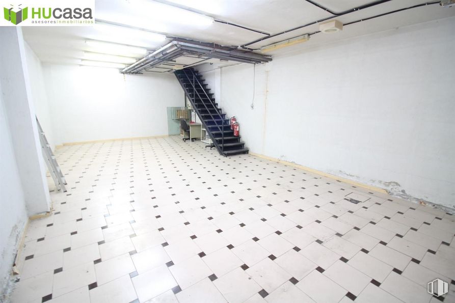 Retail for sale & for rent at Zona Santa Teresa, Toledo, 45004 with interior design, floor, flooring, fixture, hall, wall, composite material, ceiling, engineering and concrete around