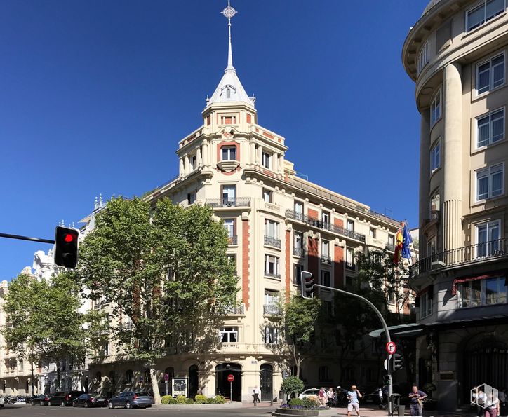 Oficina en alquiler en Calle Velázquez, 10, Salamanca, Madrid, 28001 con edificio, cielo, propiedad, ventana, infraestructura, luz de la calle, árbol, viaje, barrio y fachada alrededor