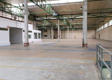 Nave en venta en Zona Industrial Getafe, Getafe, Madrid, 28906 con hall, suelo, suelos, techo, edificio, material de construcción, hormigón, haz, madera y aparcamiento alrededor